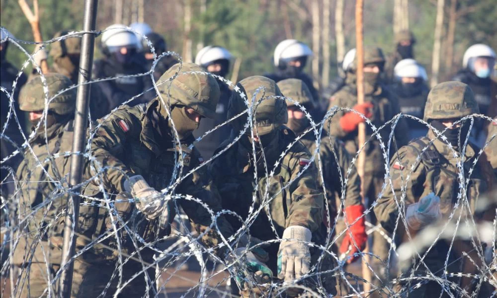 Εάλω!! Μετανάστες διέρρηξαν τα σύνορα και τραυμάτισαν έναν Πολωνό συνοριοφύλακα